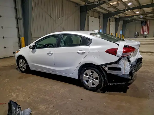 3KPFL4A79JE230648 2018 KIA FORTE - Image 2