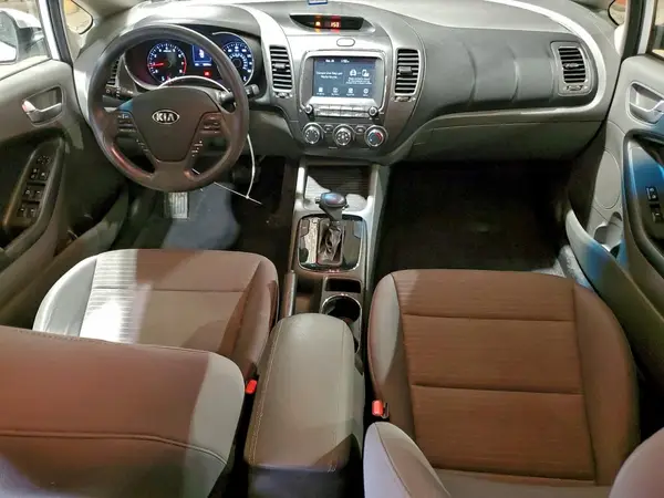 3KPFL4A79JE230648 2018 KIA FORTE - Image 8