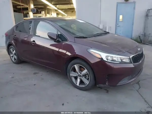 3KPFL4A79JE232478 2018 KIA FORTE - Image 1