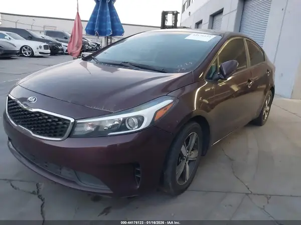 3KPFL4A79JE232478 2018 KIA FORTE - Image 2