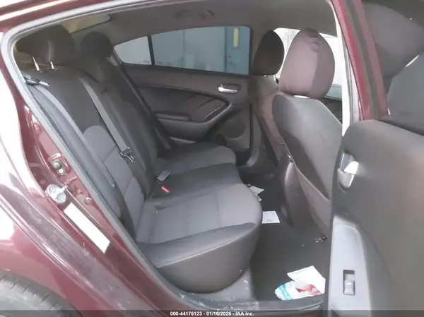 3KPFL4A79JE232478 2018 KIA FORTE - Image 8