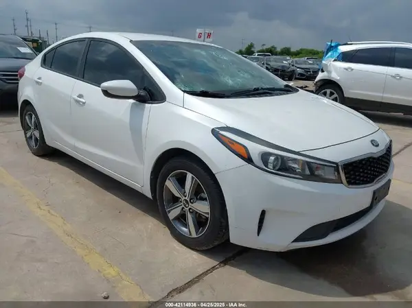 3KPFL4A79JE233906 2018 KIA FORTE - Image 1