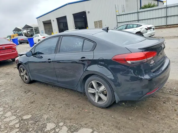3KPFL4A79JE240564 2018 KIA FORTE - Image 2