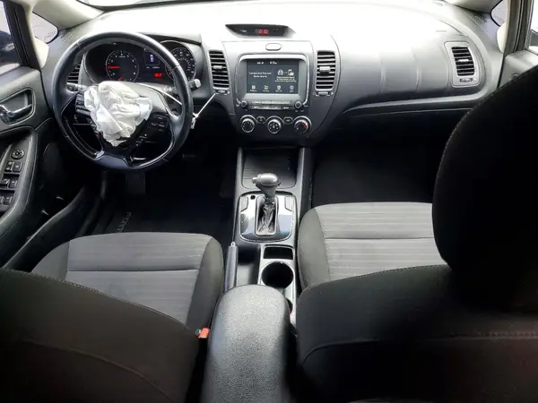 3KPFL4A79JE240564 2018 KIA FORTE - Image 8