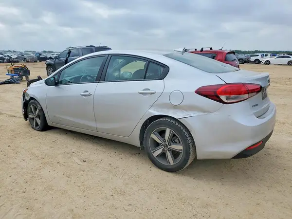 3KPFL4A79JE240919 2018 KIA FORTE - Image 2