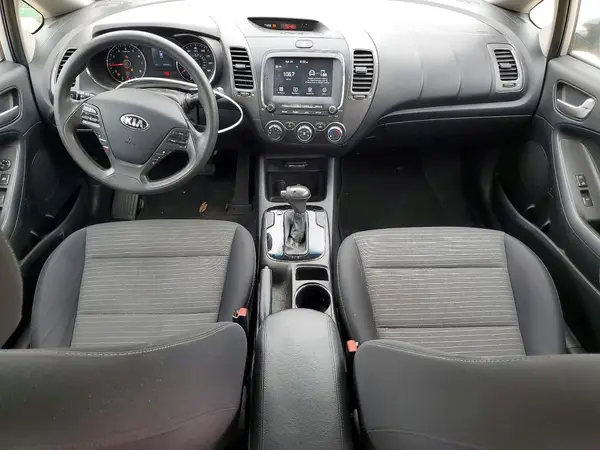 3KPFL4A79JE240919 2018 KIA FORTE - Image 8