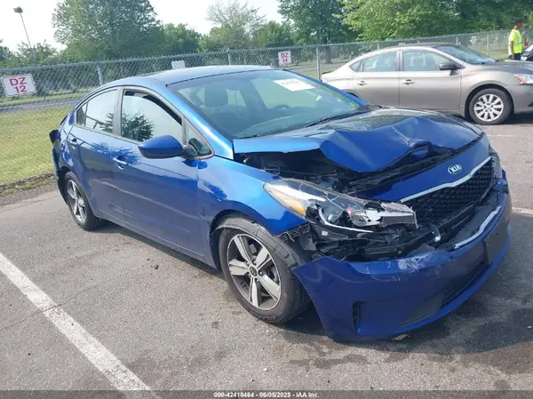 3KPFL4A79JE242170 2018 KIA FORTE - Image 1