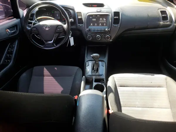3KPFL4A79JE242721 2018 KIA FORTE - Image 8