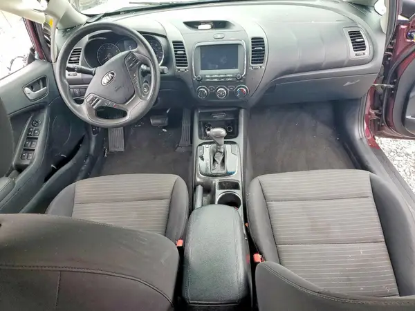 3KPFL4A79JE244114 2018 KIA FORTE - Image 8