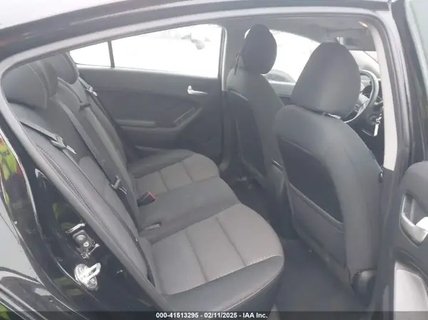 3KPFL4A79JE244288 2018 KIA FORTE - Image 8