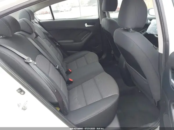 3KPFL4A79JE244453 2018 KIA FORTE - Image 8