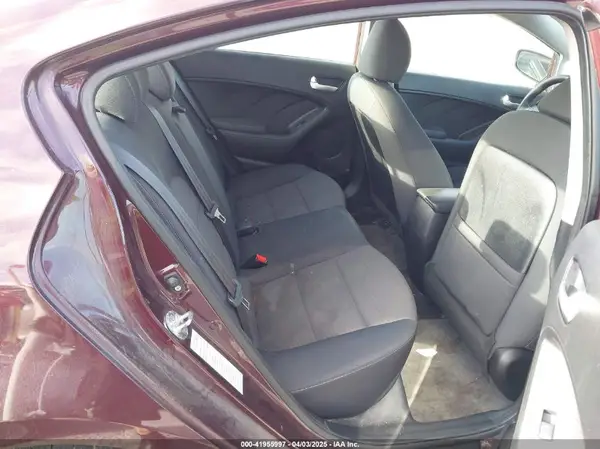 3KPFL4A79JE244503 2018 KIA FORTE - Image 8