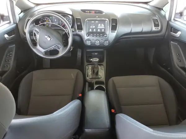 3KPFL4A79JE244520 2018 KIA FORTE - Image 8