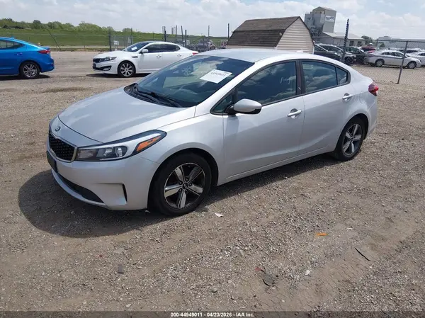 3KPFL4A79JE247255 2018 KIA FORTE - Image 2