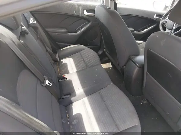 3KPFL4A79JE247255 2018 KIA FORTE - Image 8