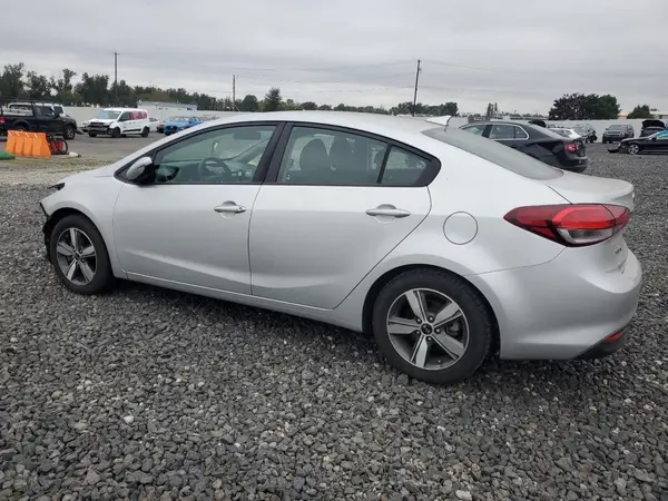 3KPFL4A79JE248504 2018 KIA FORTE - Image 2