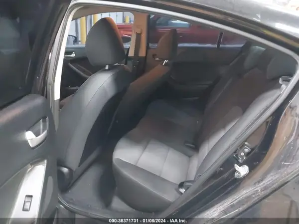 3KPFL4A79JE248664 2018 KIA FORTE - Image 8