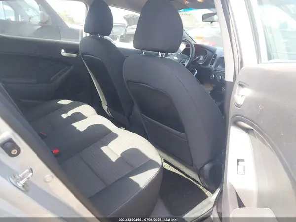 3KPFL4A79JE249801 2018 KIA FORTE - Image 8