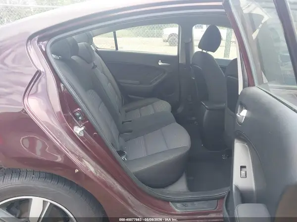 3KPFL4A79JE250799 2018 KIA FORTE - Image 8