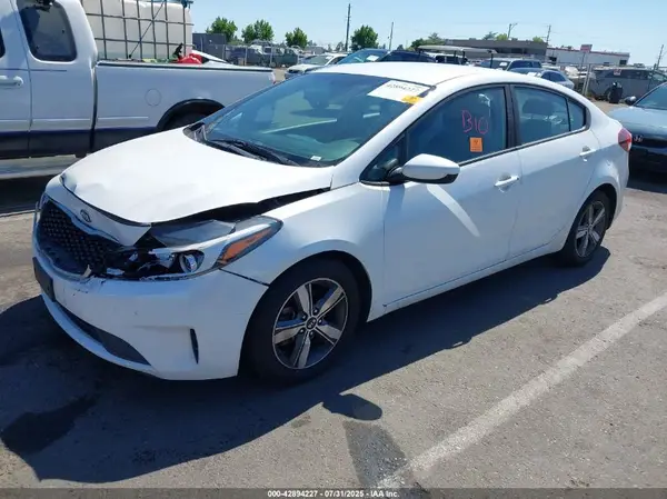 3KPFL4A79JE255680 2018 KIA FORTE - Image 2