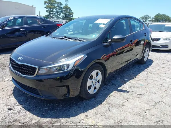 3KPFL4A79JE256358 2018 KIA FORTE - Image 2