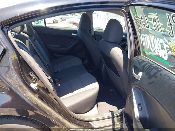3KPFL4A79JE256358 2018 KIA FORTE - Image 8