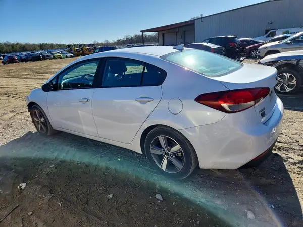 3KPFL4A79JE256490 2018 KIA FORTE - Image 2