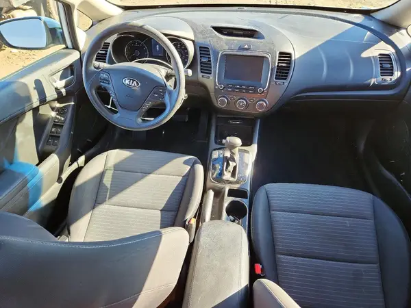 3KPFL4A79JE256490 2018 KIA FORTE - Image 8