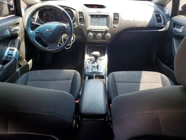 3KPFL4A79JE257087 2018 KIA FORTE - Image 8