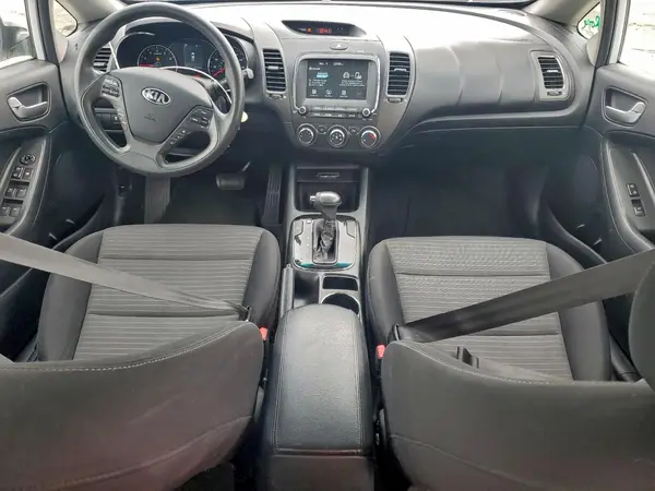 3KPFL4A79JE259731 2018 KIA FORTE - Image 8