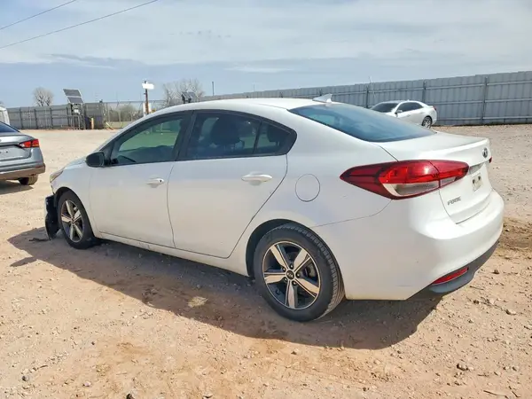 3KPFL4A79JE260457 2018 KIA FORTE - Image 2