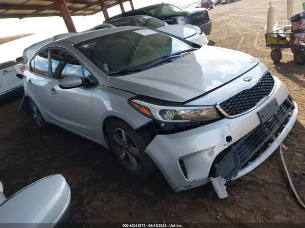 3KPFL4A79JE260667 2018 KIA FORTE - Image 1