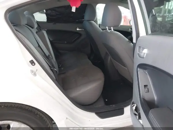 3KPFL4A79JE261432 2018 KIA FORTE - Image 8