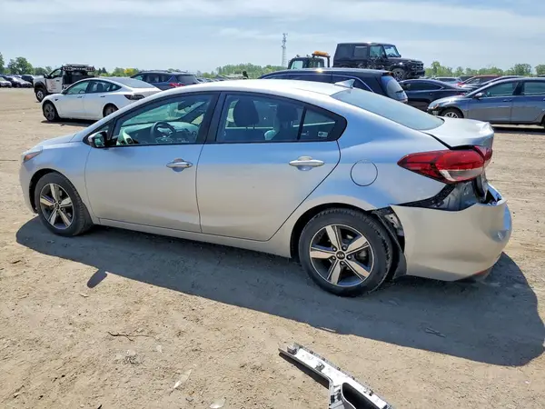 3KPFL4A79JE261656 2018 KIA FORTE - Image 2
