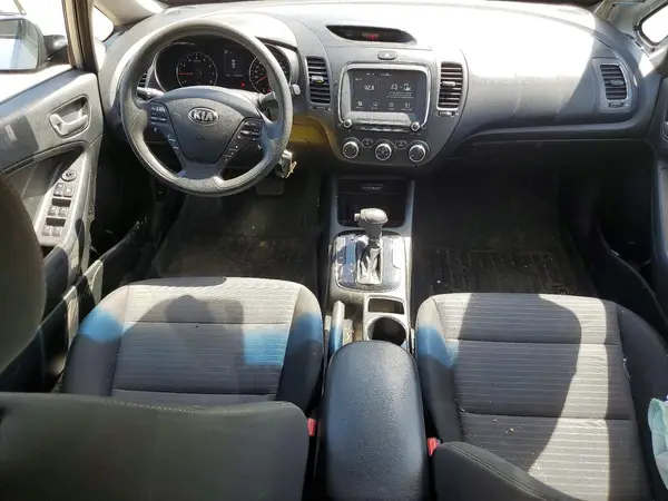 3KPFL4A79JE261656 2018 KIA FORTE - Image 8