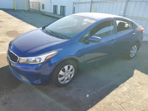 3KPFL4A79JE262435 2018 KIA FORTE - Image 1