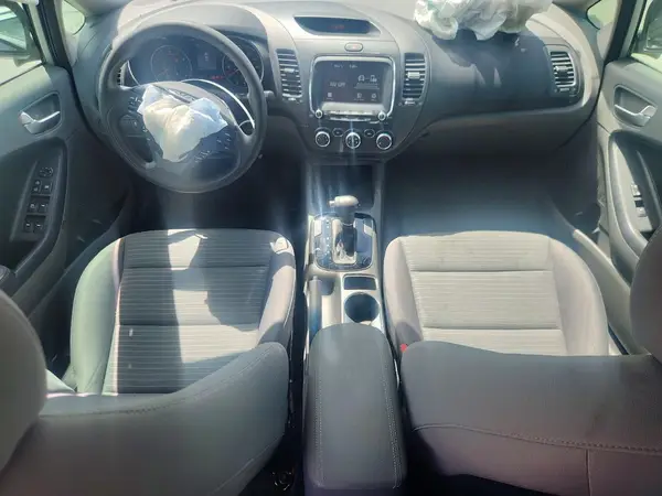 3KPFL4A79JE262760 2018 KIA FORTE - Image 8