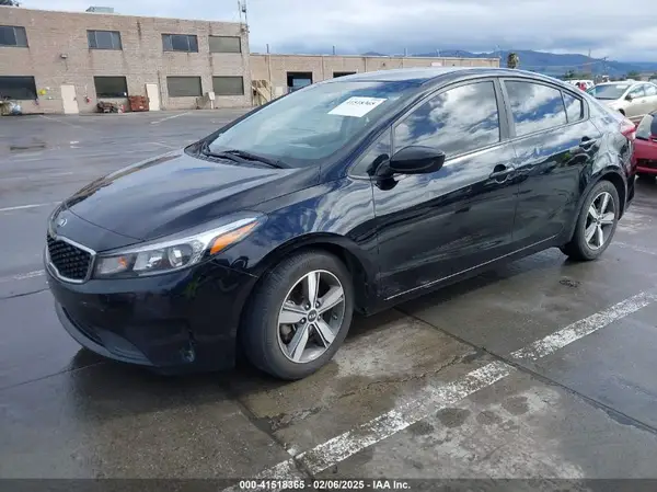 3KPFL4A79JE262984 2018 KIA FORTE - Image 2