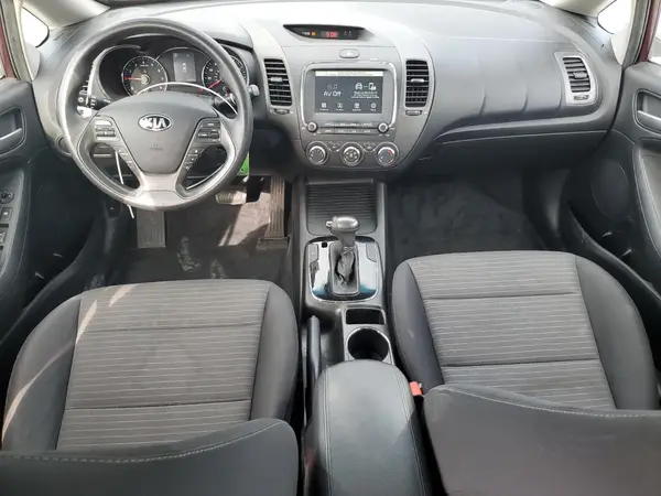 3KPFL4A79JE263083 2018 KIA FORTE - Image 8