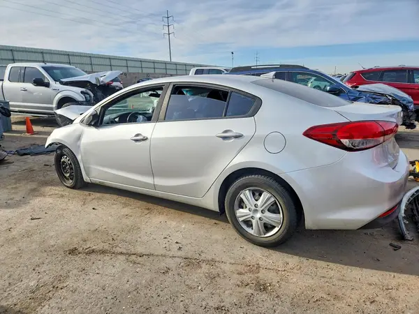 3KPFL4A79JE263181 2018 KIA FORTE - Image 2