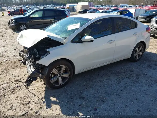 3KPFL4A79JE263794 2018 KIA FORTE - Image 2