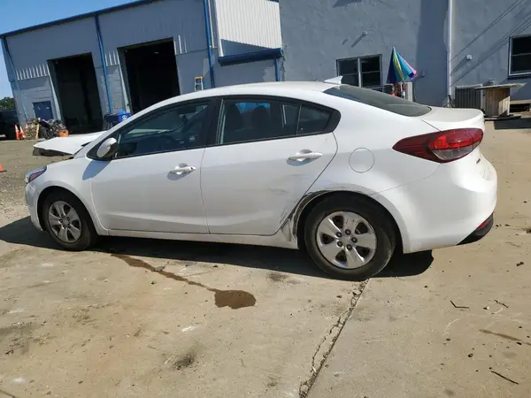 3KPFL4A79JE263875 2018 KIA FORTE - Image 2
