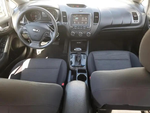 3KPFL4A79JE263875 2018 KIA FORTE - Image 8