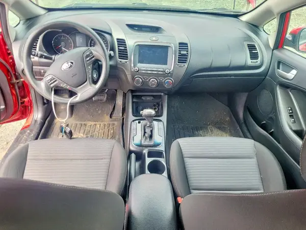 3KPFL4A79JE264203 2018 KIA FORTE - Image 8