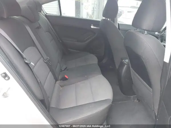 3KPFL4A79JE267263 2018 KIA FORTE - Image 8