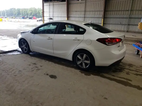 3KPFL4A79JE267733 2018 KIA FORTE - Image 2