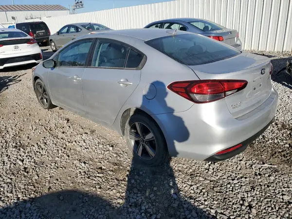 3KPFL4A79JE268428 2018 KIA FORTE - Image 2