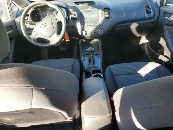 3KPFL4A79JE268428 2018 KIA FORTE - Image 8