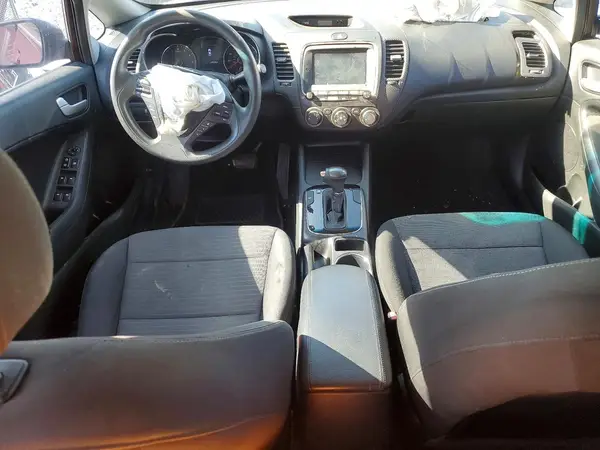3KPFL4A79JE271104 2018 KIA FORTE - Image 8