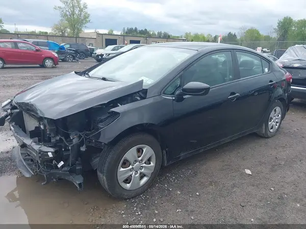 3KPFL4A79JE273404 2018 KIA FORTE - Image 2